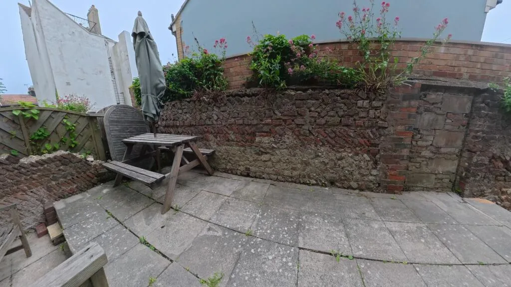 6 bedroom house for rent