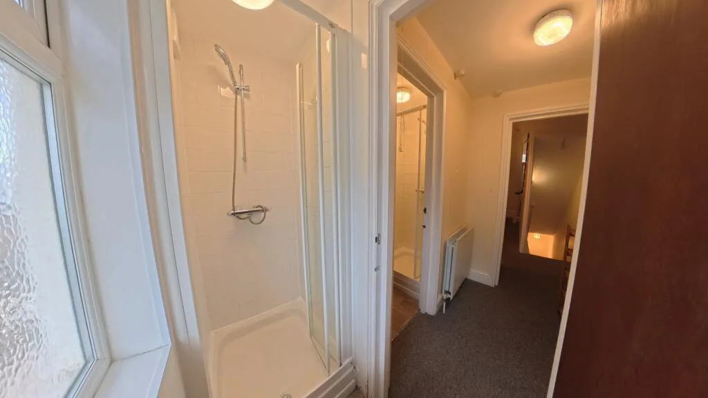 6 bedroom house for rent