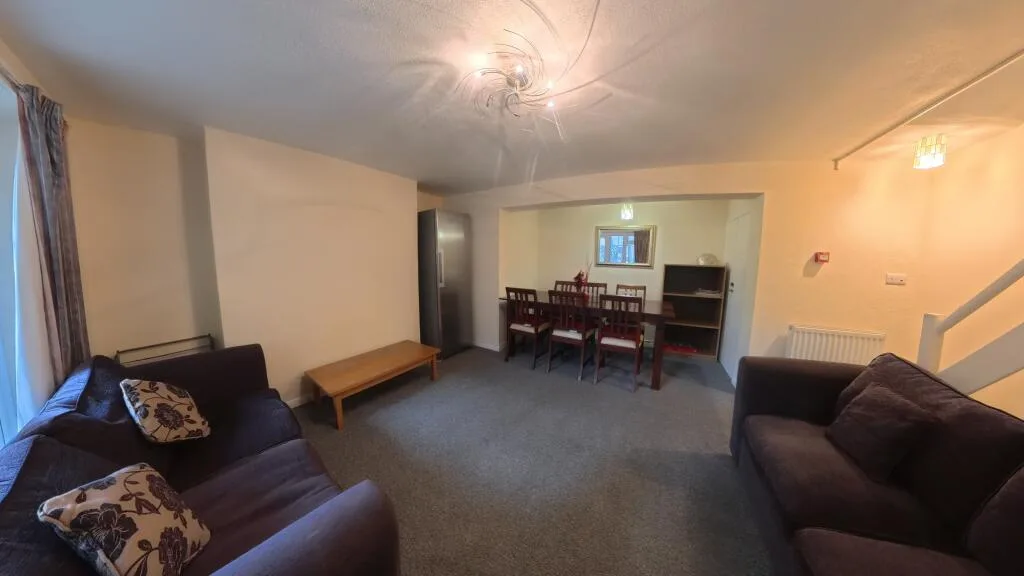 6 bedroom house for rent