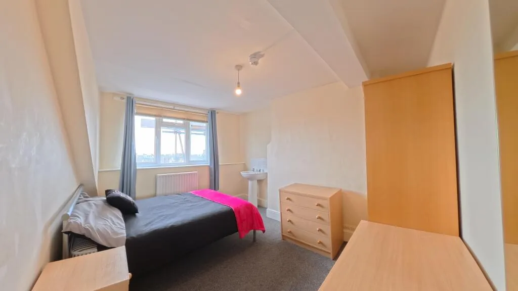 6 bedroom house for rent