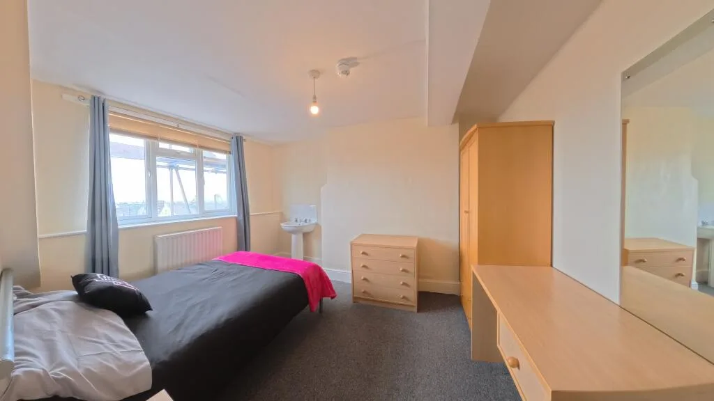 6 bedroom house for rent