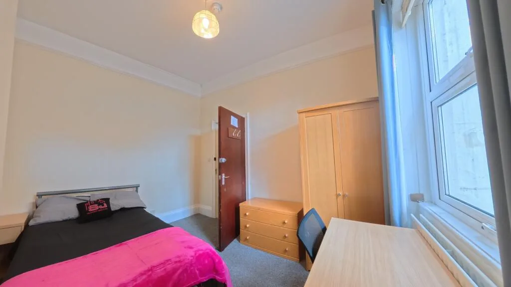 6 bedroom house for rent