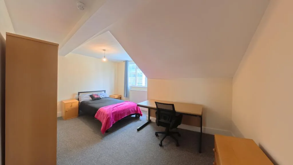 6 bedroom house for rent