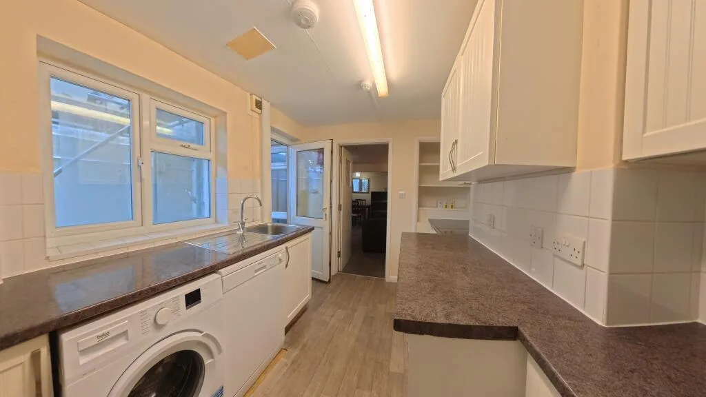 6 bedroom house for rent