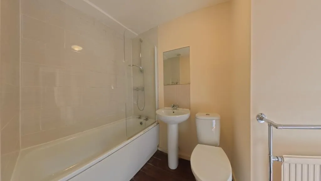 5 bedroom terraced house for rent