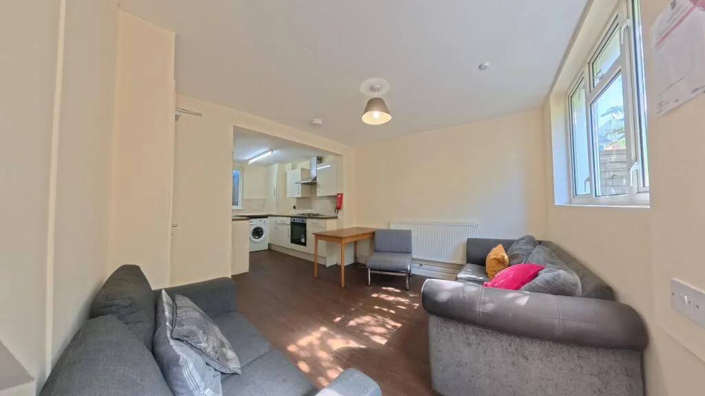 5 bedroom terraced house for rent