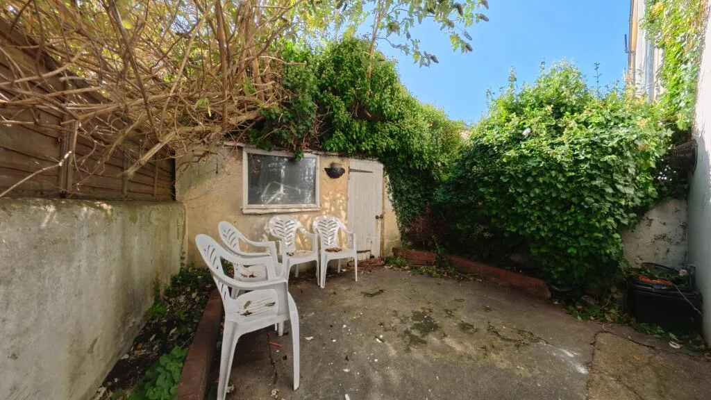 5 bedroom terraced house for rent