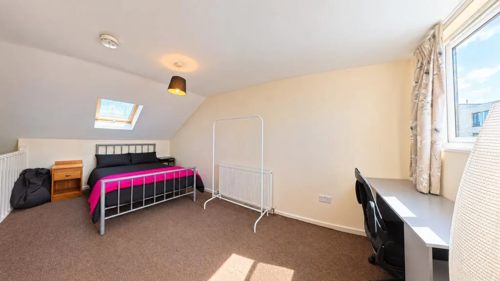 5 bedroom terraced house for rent