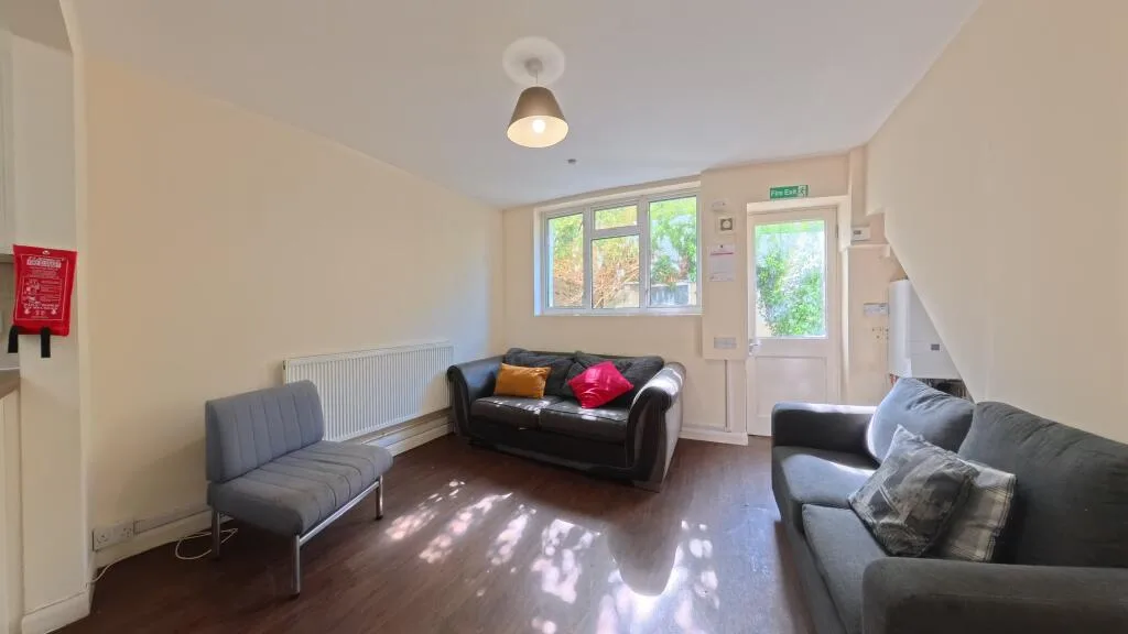 5 bedroom terraced house for rent