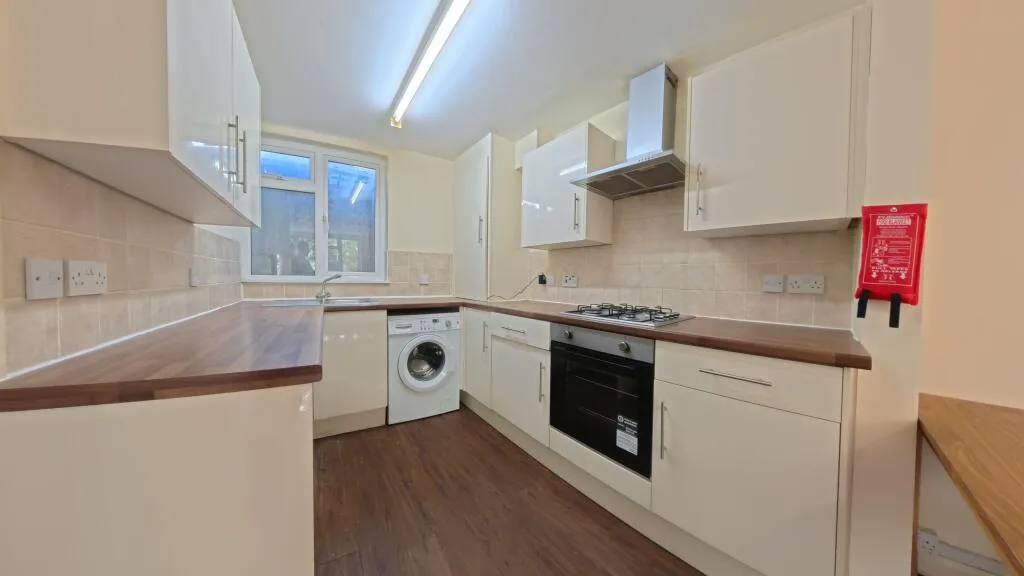 5 bedroom terraced house for rent