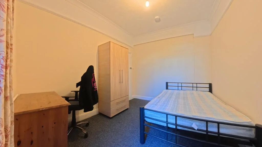 6 bedroom house for rent