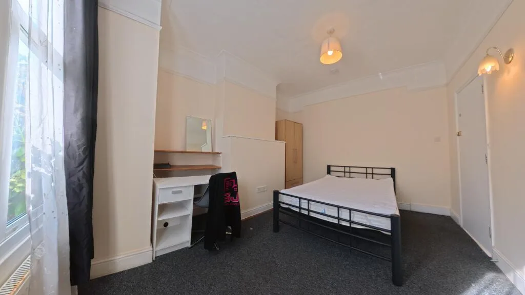 6 bedroom house for rent