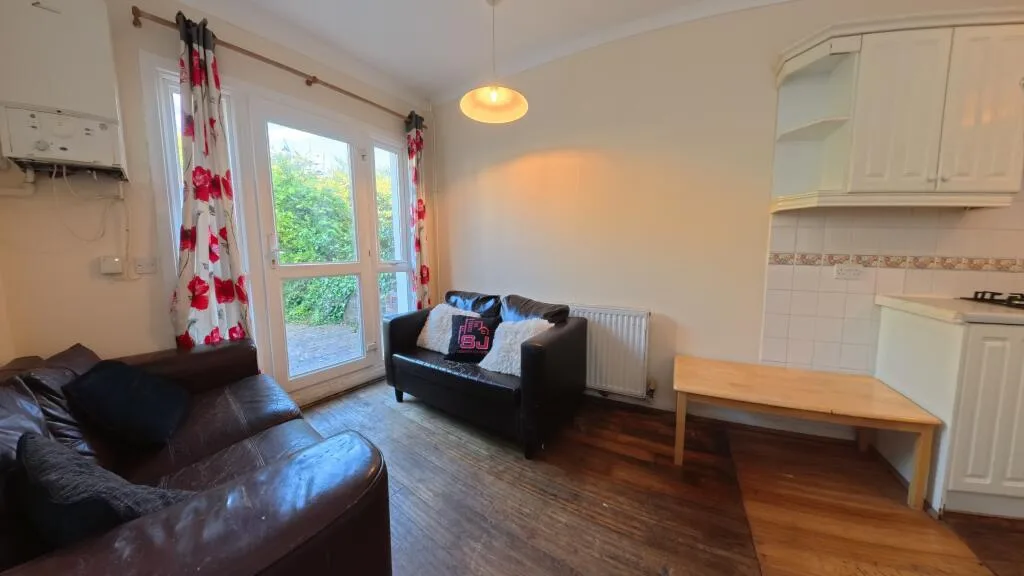 6 bedroom house for rent