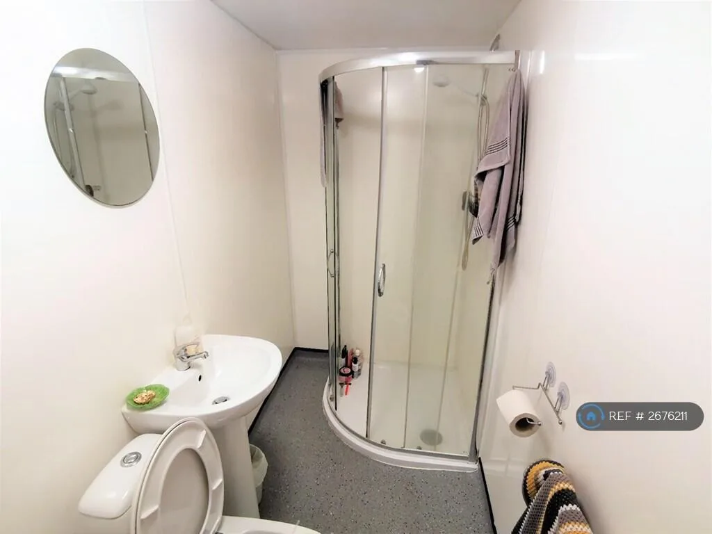 6 bedroom terraced house for rent