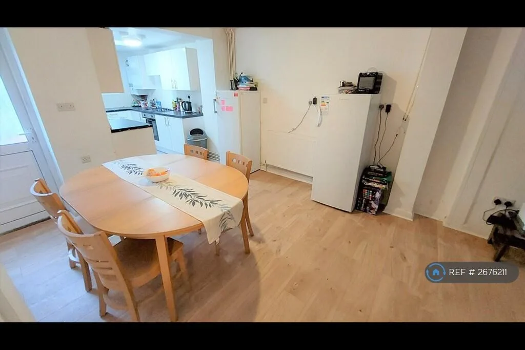 6 bedroom terraced house for rent