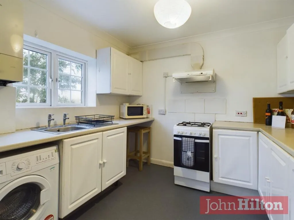 4 bedroom end of terrace house for rent