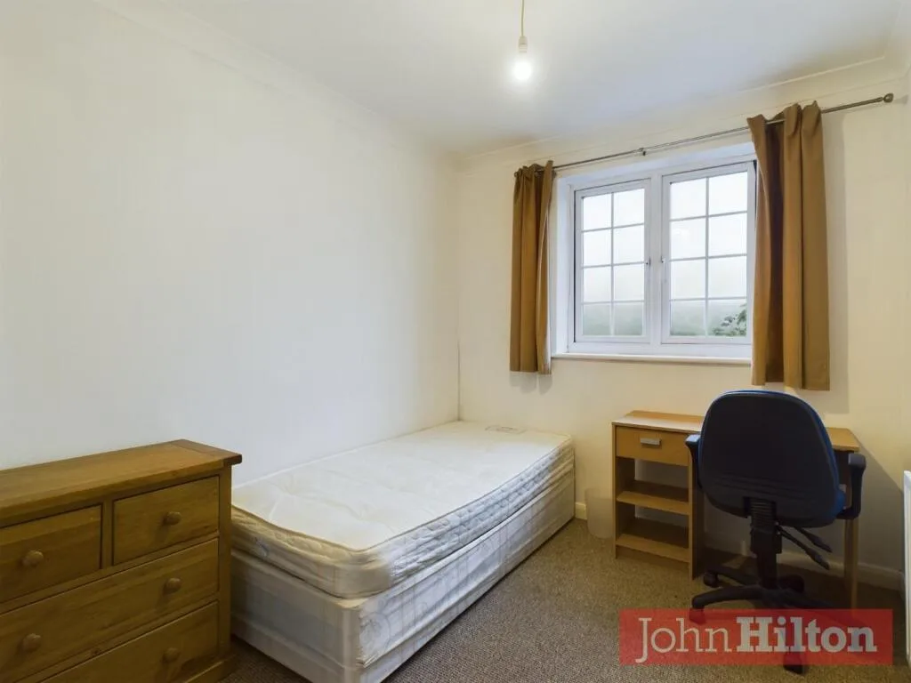 4 bedroom end of terrace house for rent