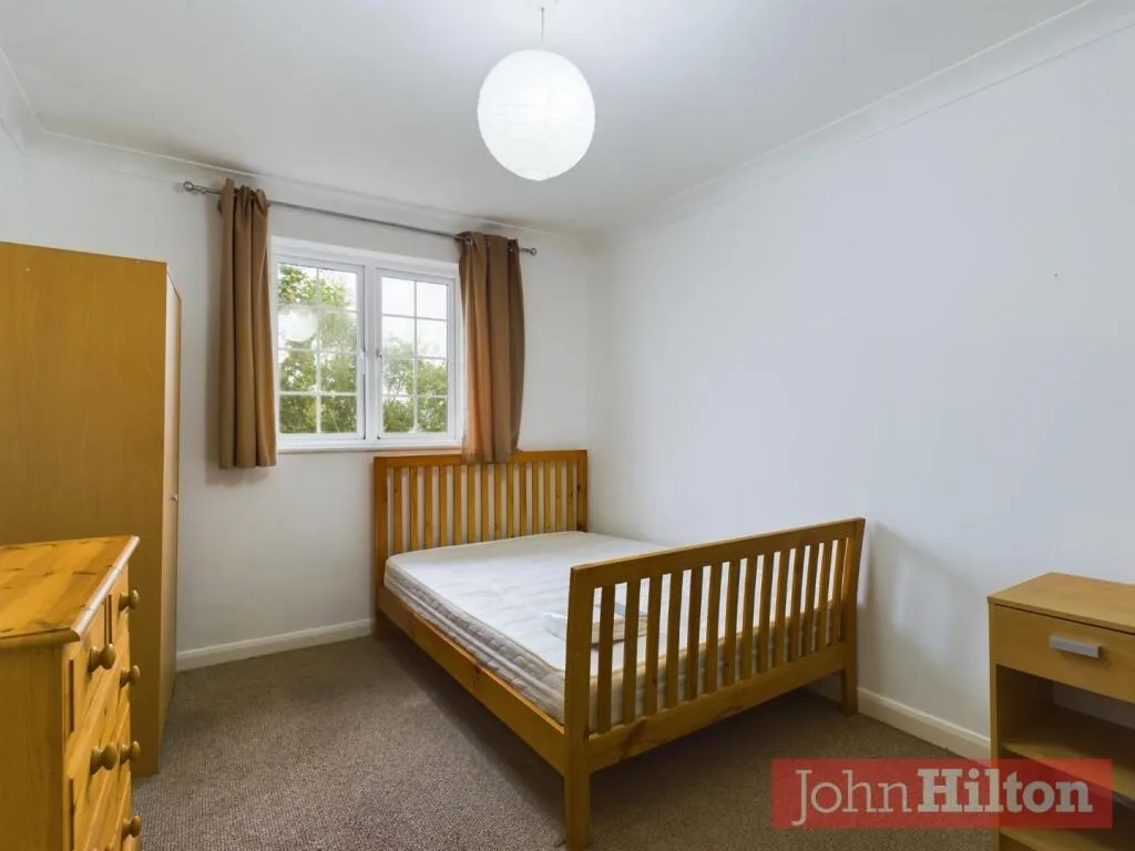 4 bedroom end of terrace house for rent