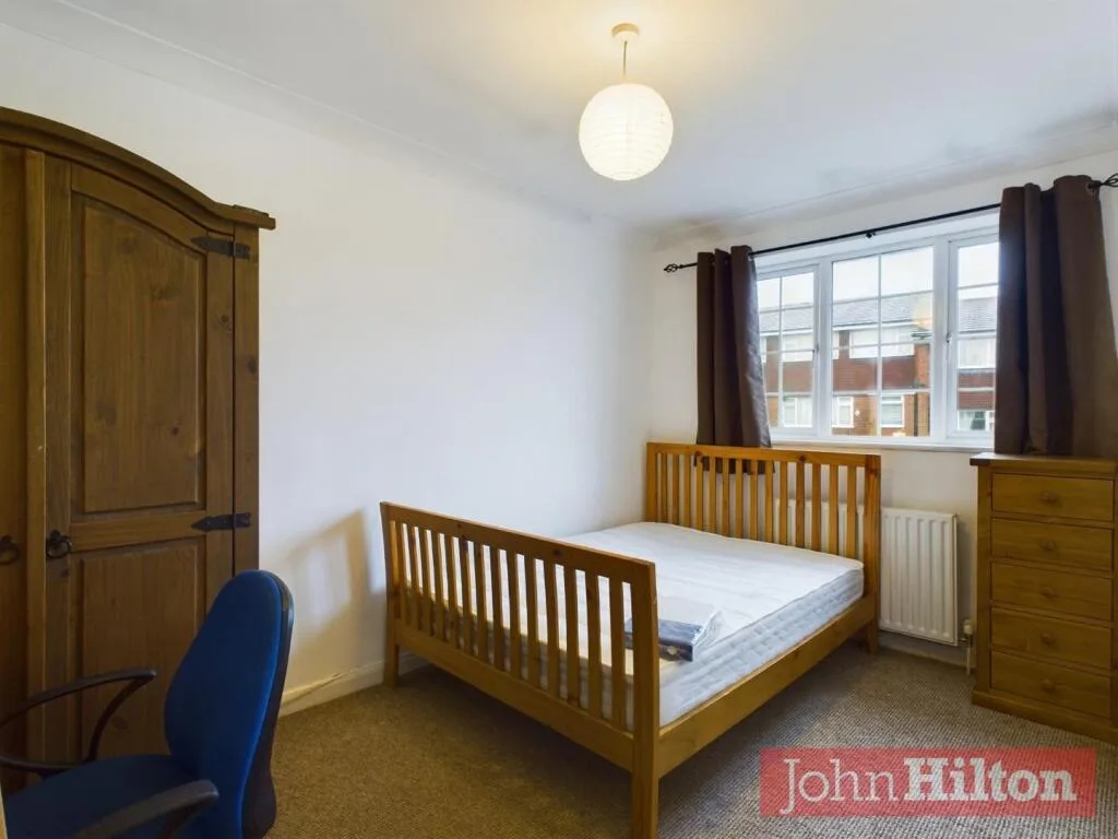 4 bedroom end of terrace house for rent