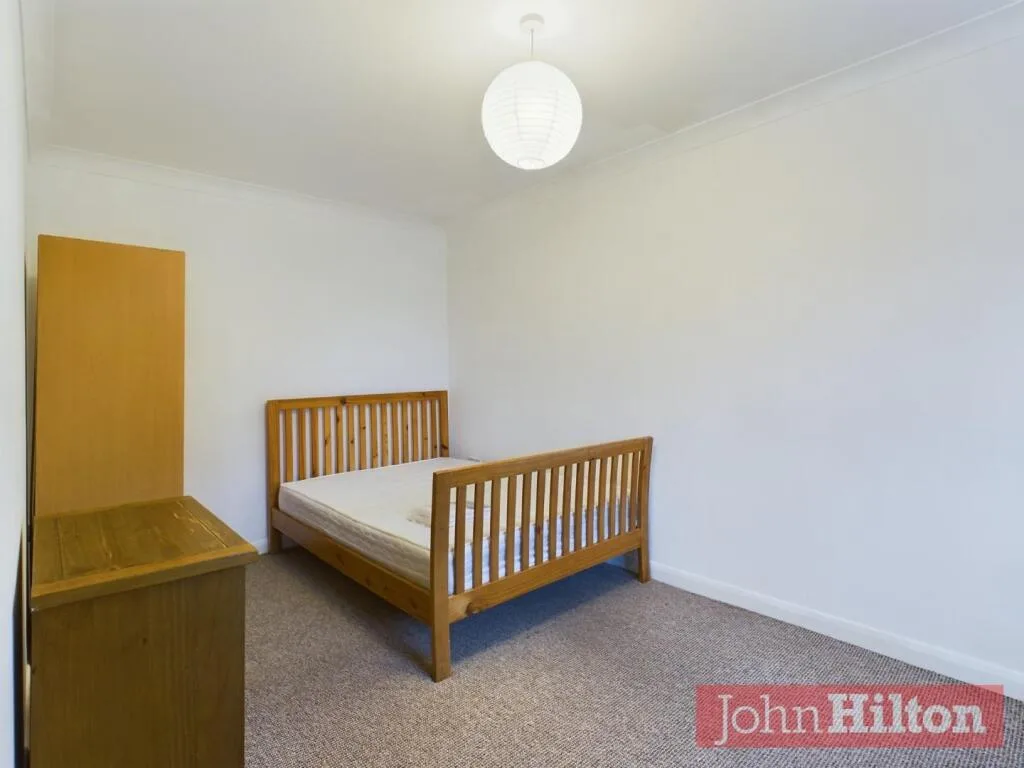 4 bedroom end of terrace house for rent