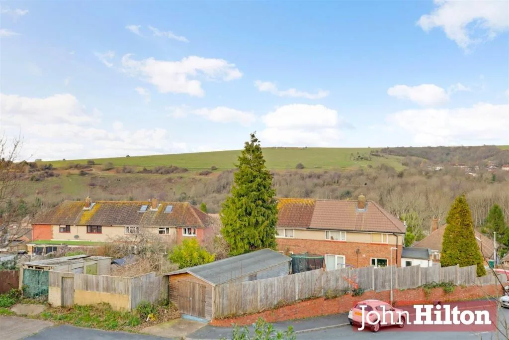 4 bedroom end of terrace house for rent