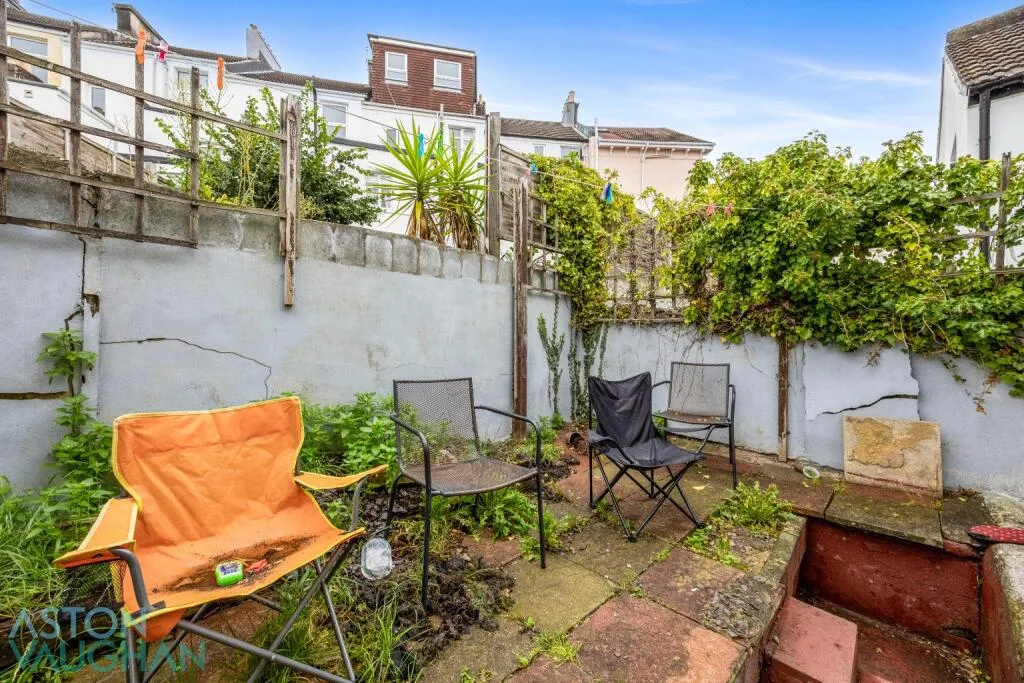 6 bedroom terraced house for rent