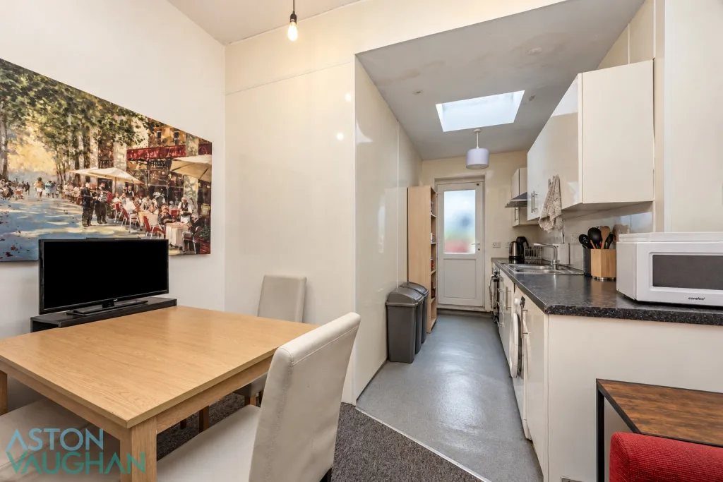 6 bedroom terraced house for rent