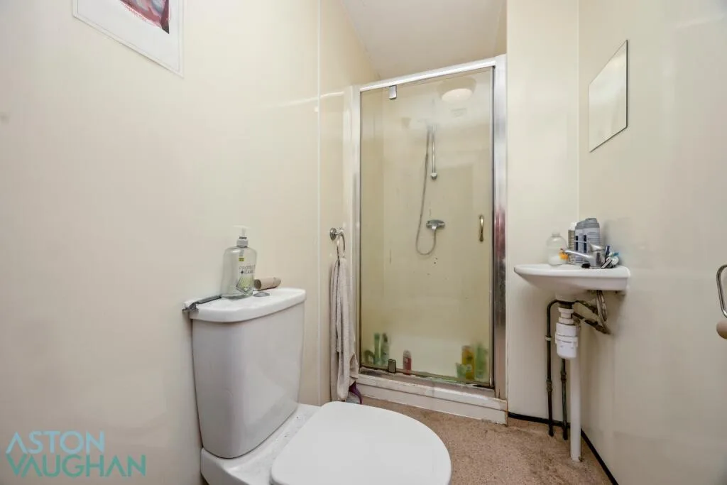 6 bedroom terraced house for rent