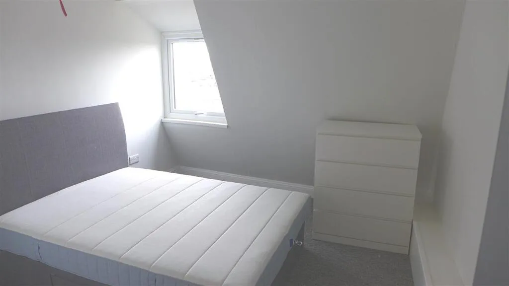 9 bedroom terraced house for rent