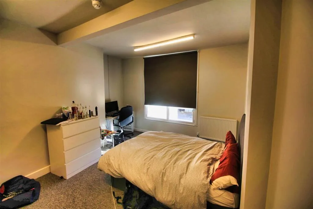 9 bedroom terraced house for rent