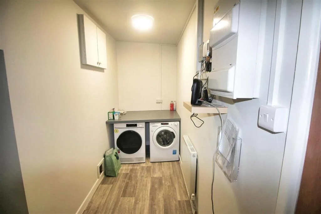 9 bedroom terraced house for rent