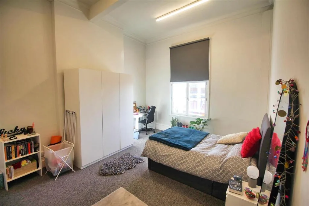 9 bedroom terraced house for rent