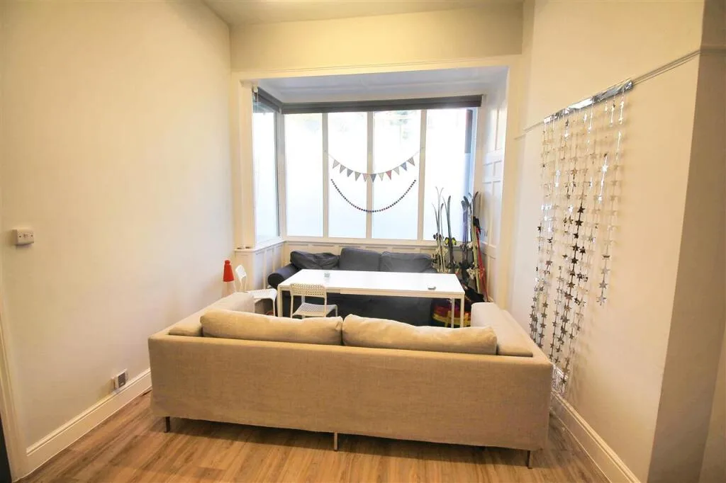 9 bedroom terraced house for rent