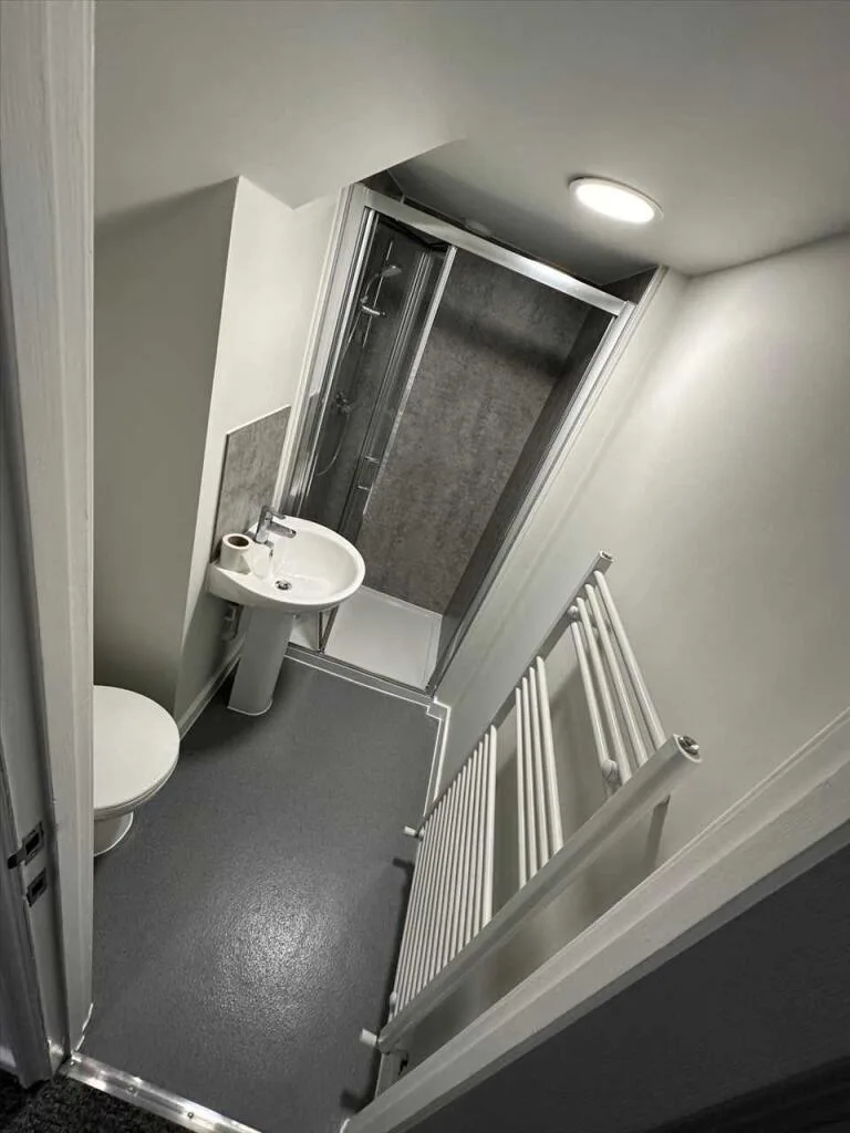 9 bedroom terraced house for rent