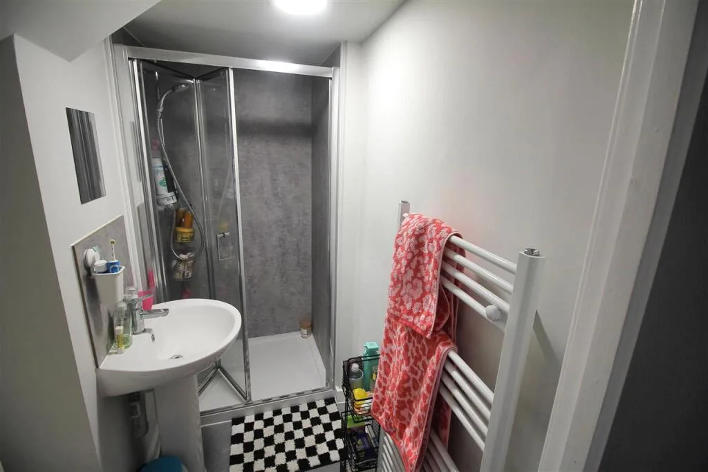 9 bedroom terraced house for rent