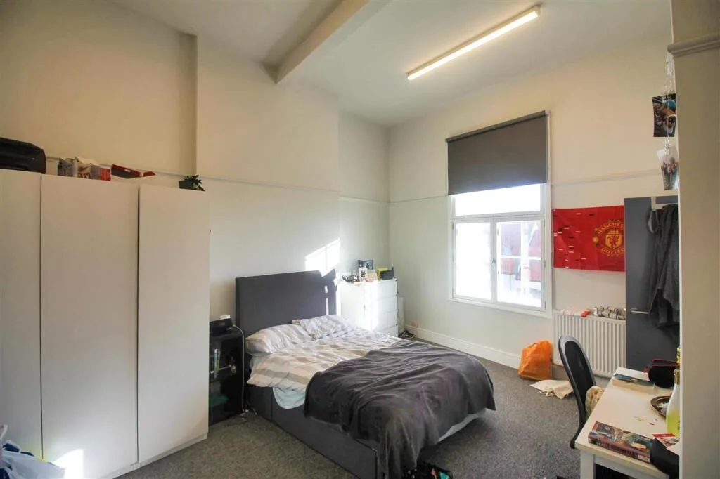 9 bedroom terraced house for rent