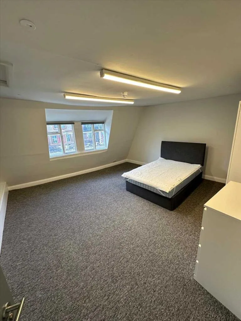 9 bedroom terraced house for rent