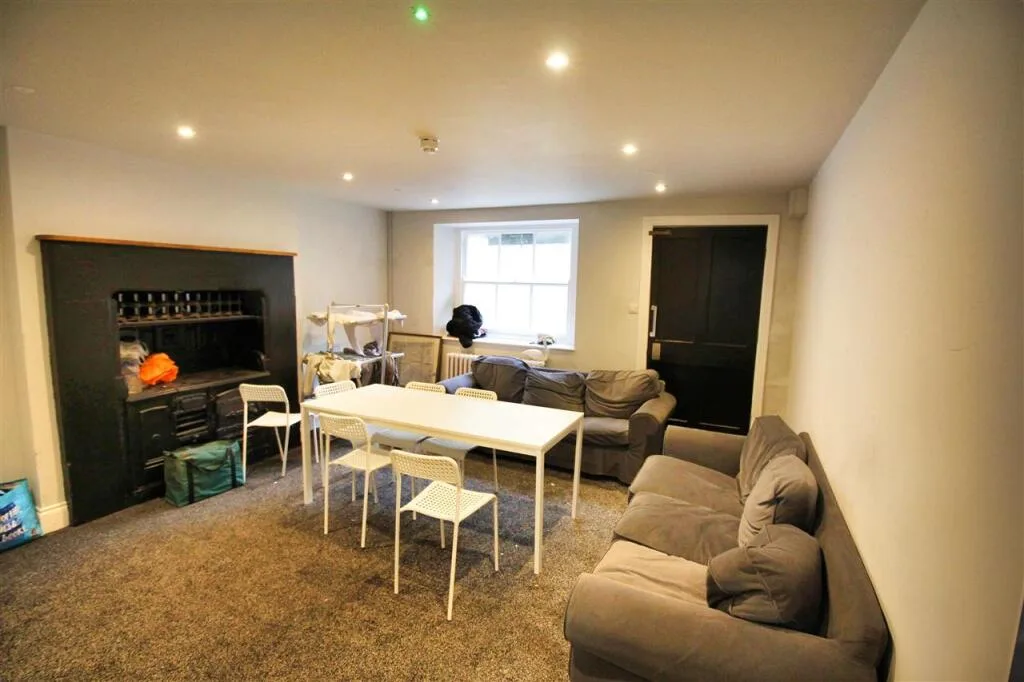 9 bedroom property for rent