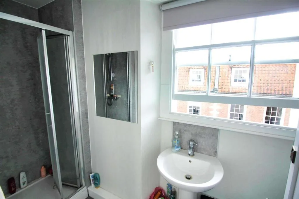 9 bedroom property for rent