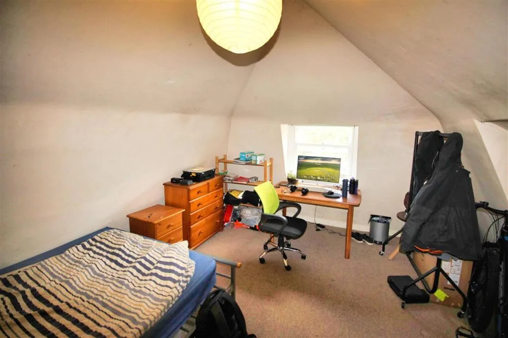 6 bedroom terraced house for rent