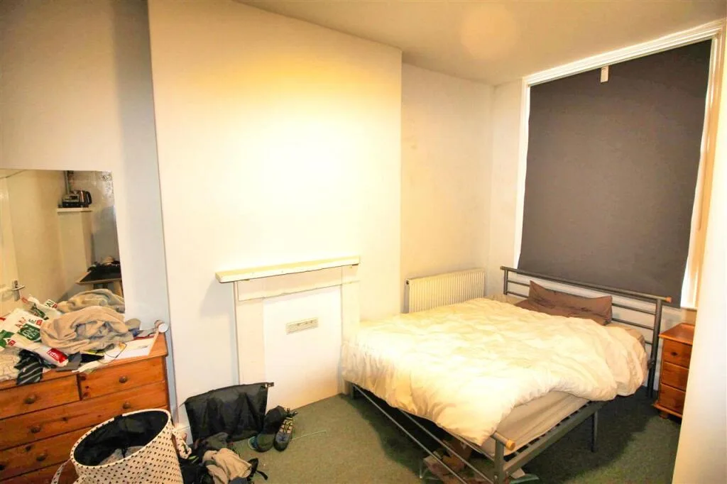 6 bedroom terraced house for rent