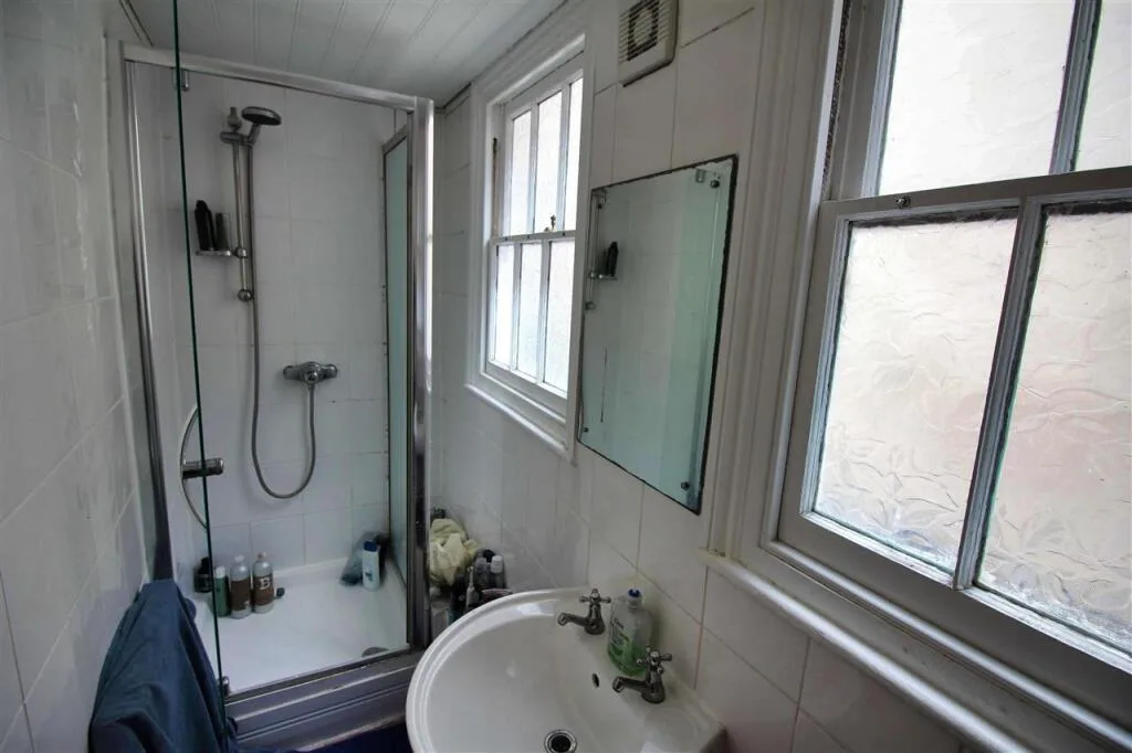6 bedroom terraced house for rent