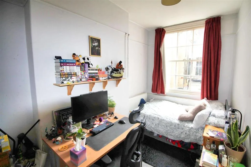6 bedroom terraced house for rent