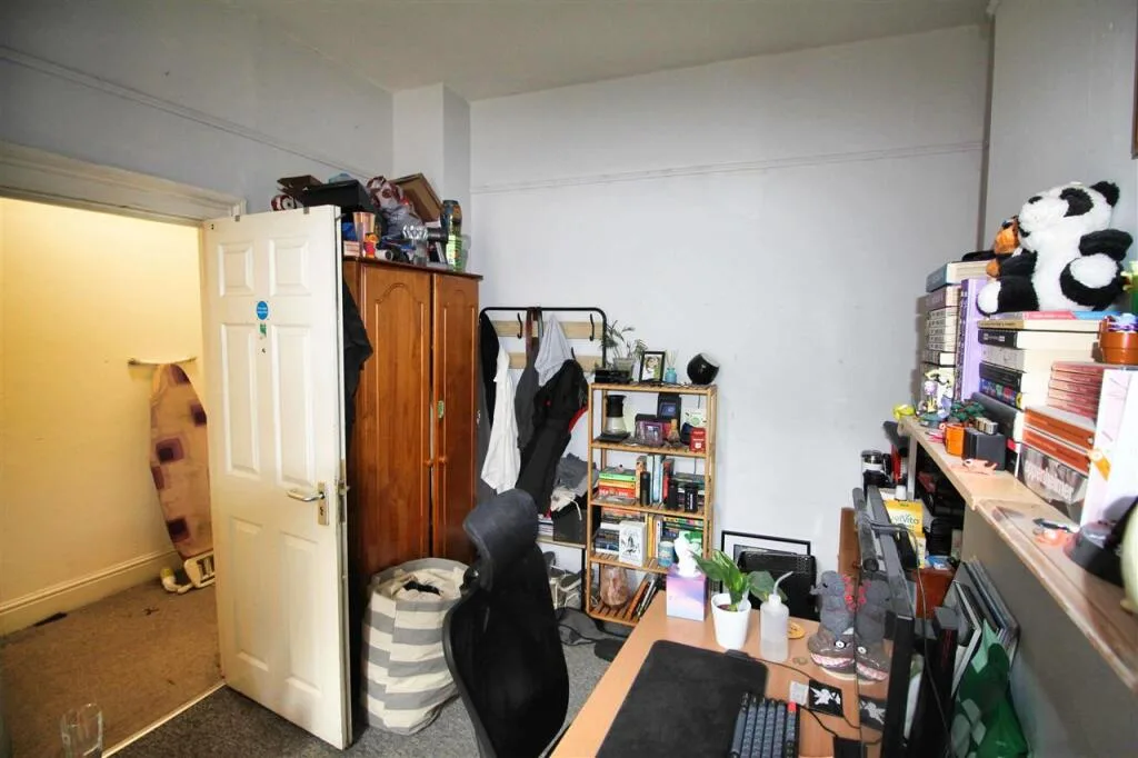 6 bedroom terraced house for rent