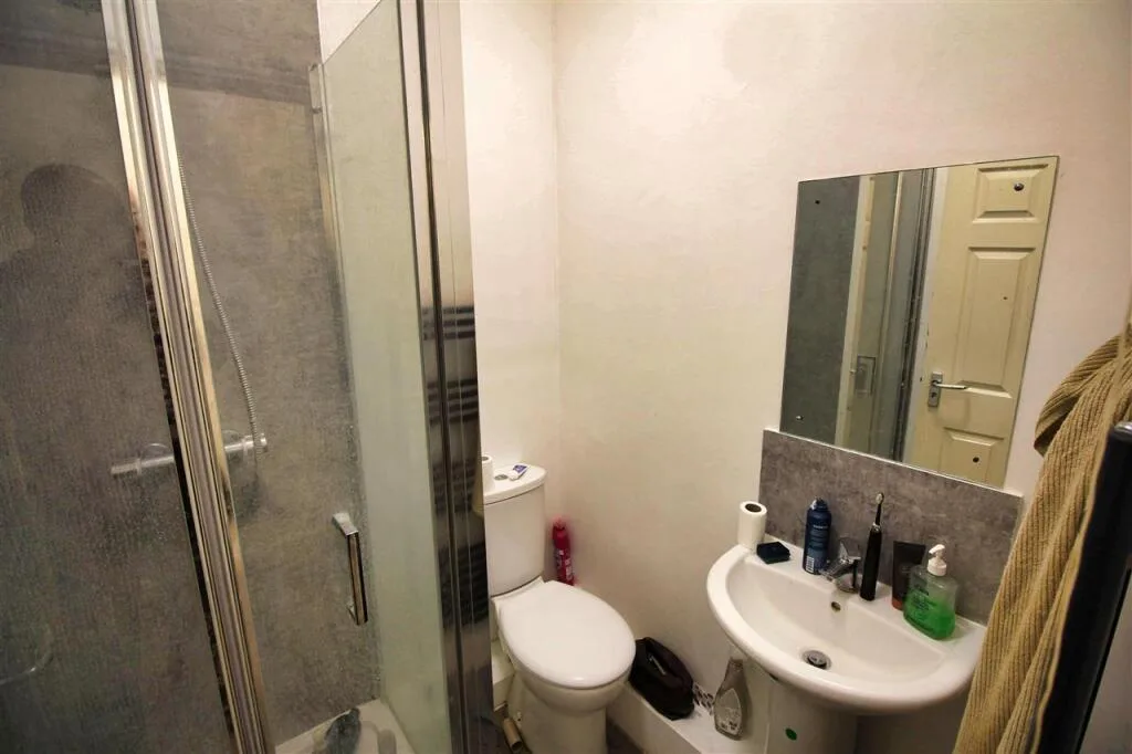 6 bedroom terraced house for rent