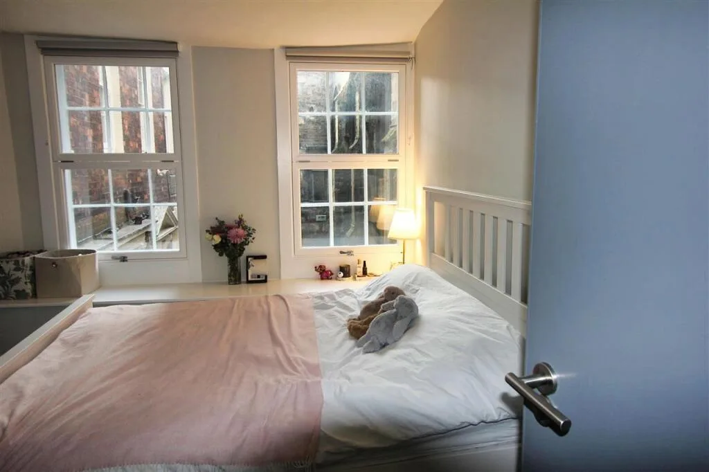 7 bedroom terraced house for rent