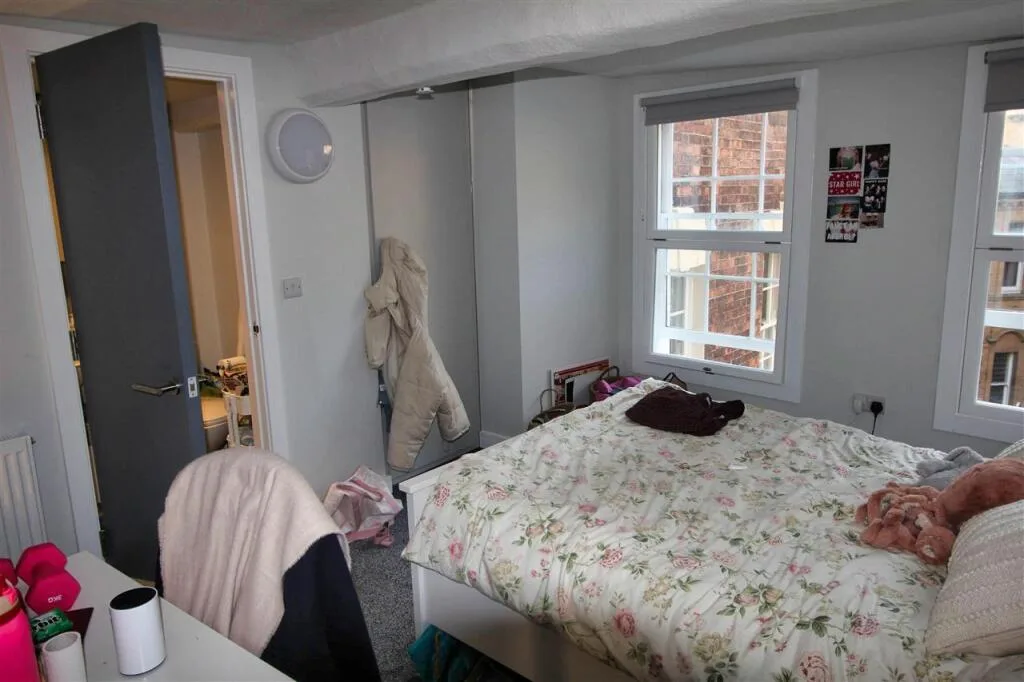 7 bedroom terraced house for rent