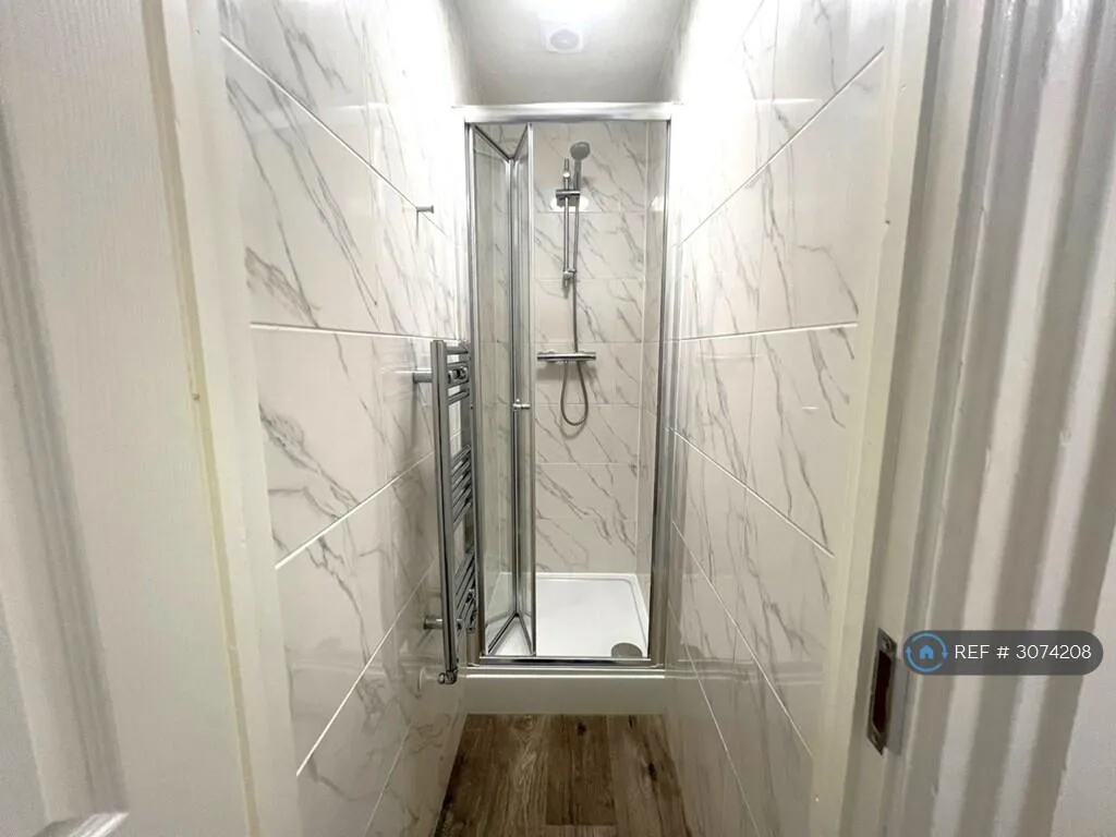 6 bedroom terraced house for rent