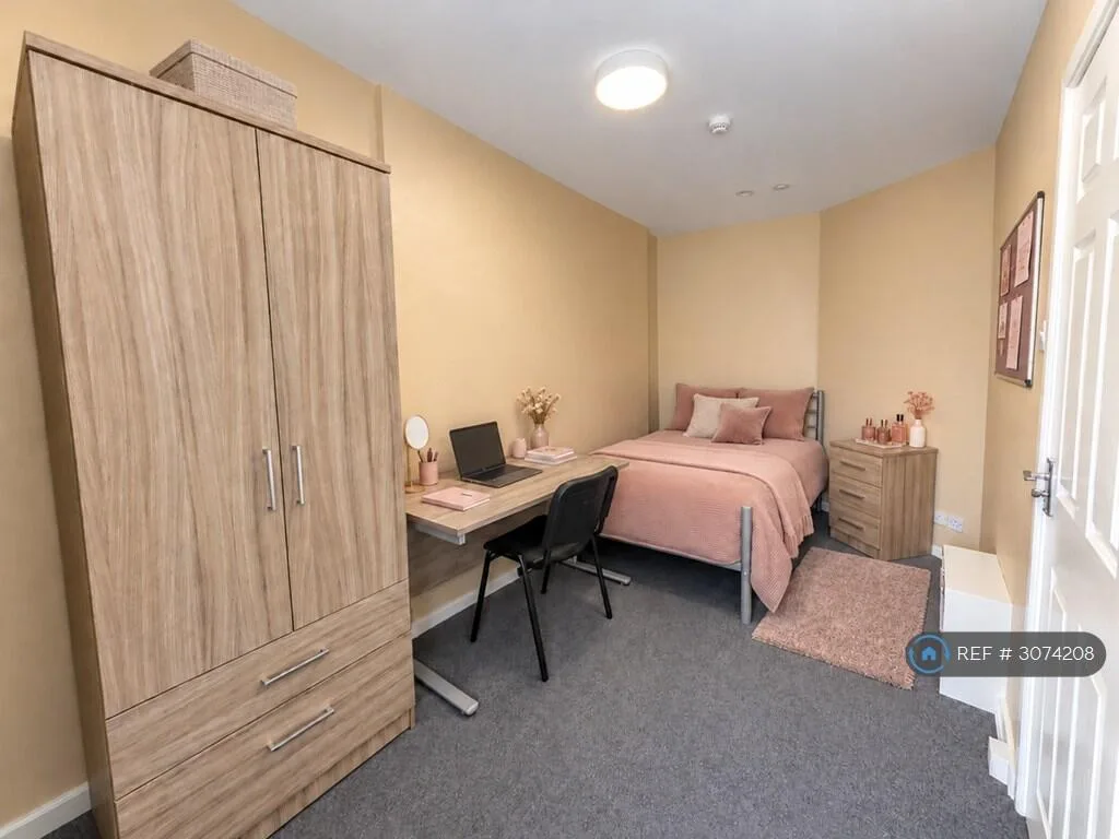 6 bedroom terraced house for rent