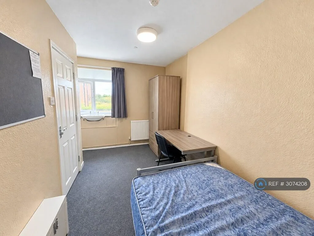 6 bedroom terraced house for rent